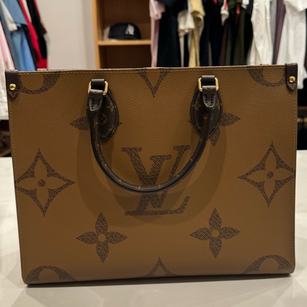 Louis Vuitton OnTheGo Mm